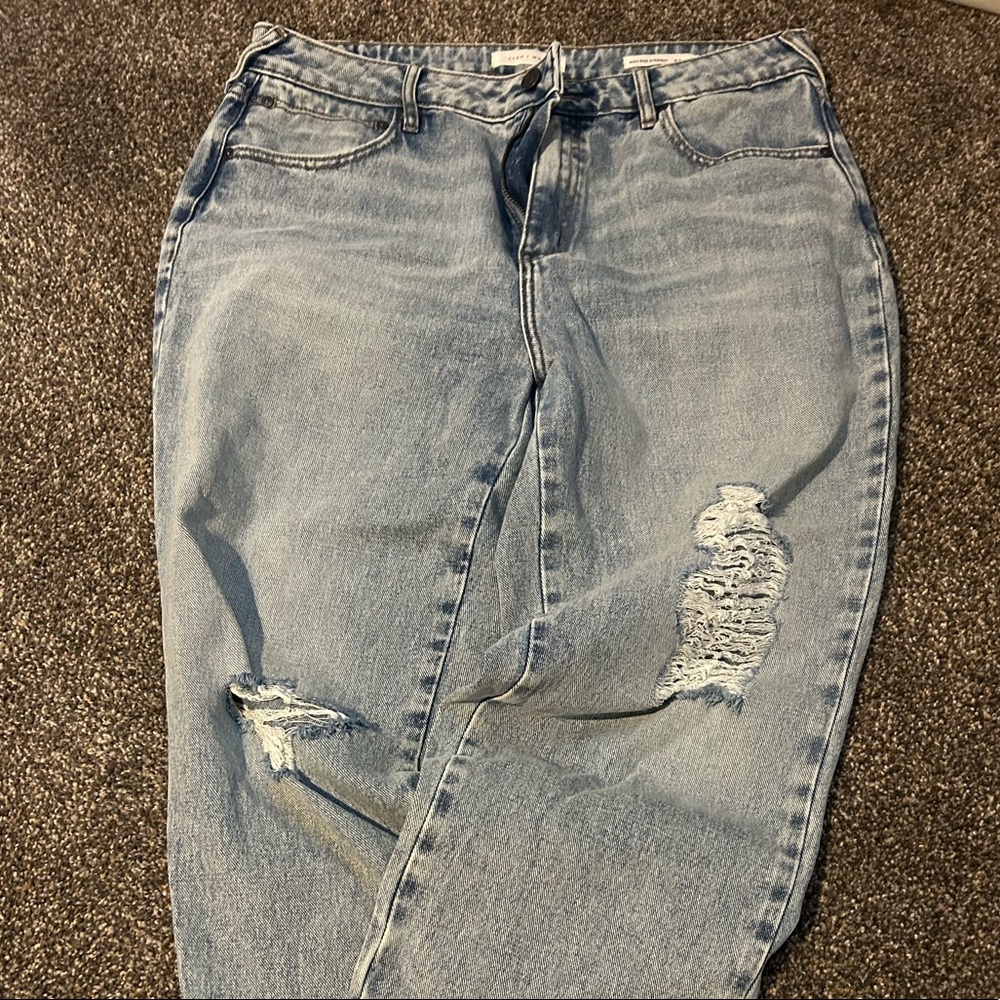 Cropped jeans.